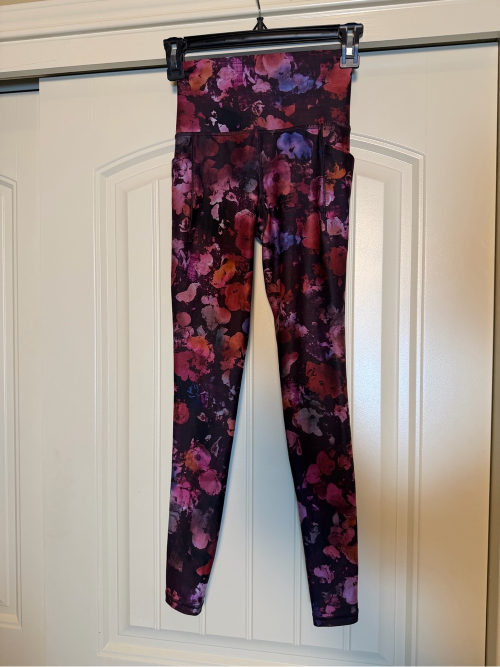 Athleta salutation stash pocket floral leggings XXS